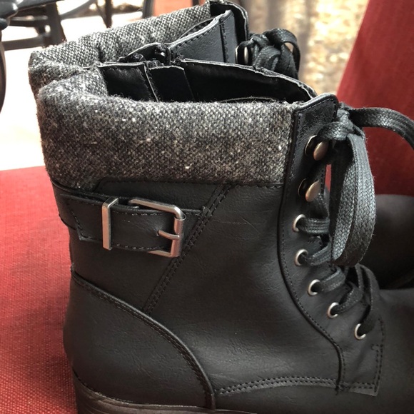 Blk ankle boots tie up with side zipper - Picture 4 of 5